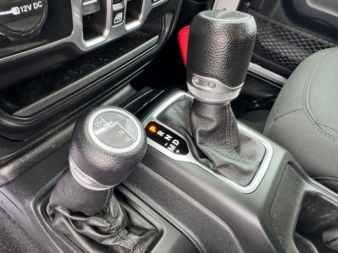 Used 2021 Jeep Gladiator Sport AWD/4WD image 37