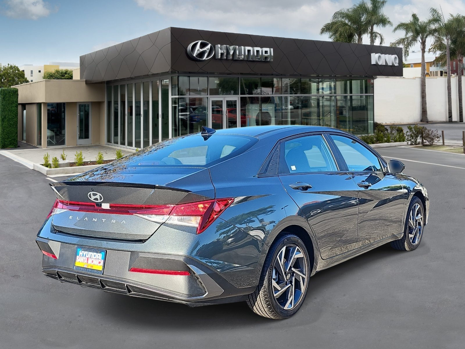 Certified 2025 Hyundai Elantra Sport FWD image 3