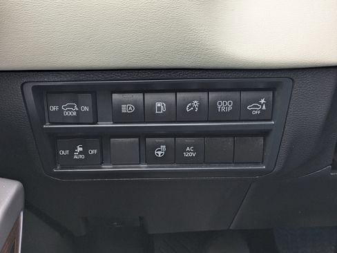 Used 2024 Toyota Sequoia Capstone image 17