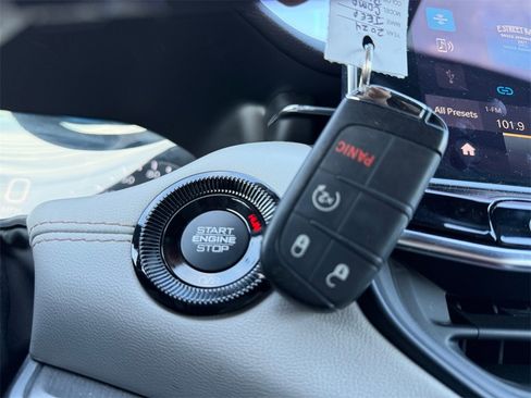 Certified 2024 Jeep Compass Limited image 30