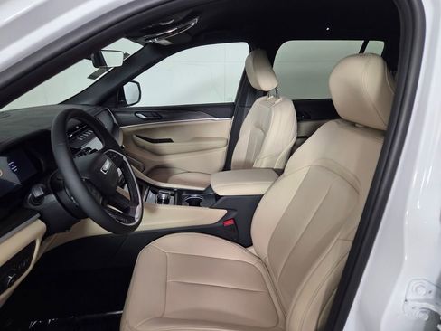 New 2026 Jeep Grand Cherokee Limited RWD image 8