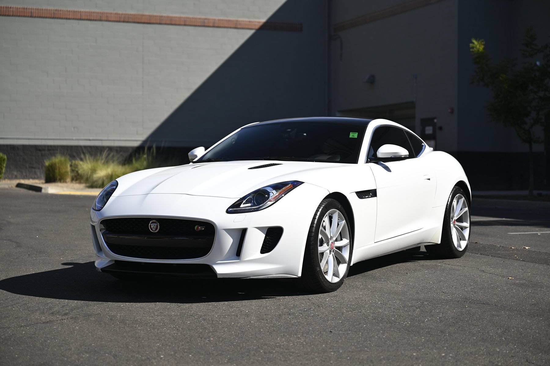 Used 2016 Jaguar F-TYPE S RWD image 3
