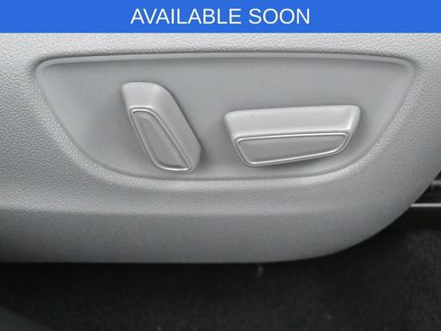 Used 2021 Toyota Highlander XLE AWD/4WD image 36