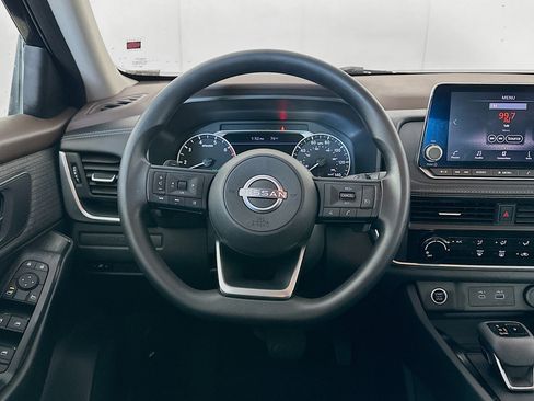 Used 2023 Nissan Rogue S image 18