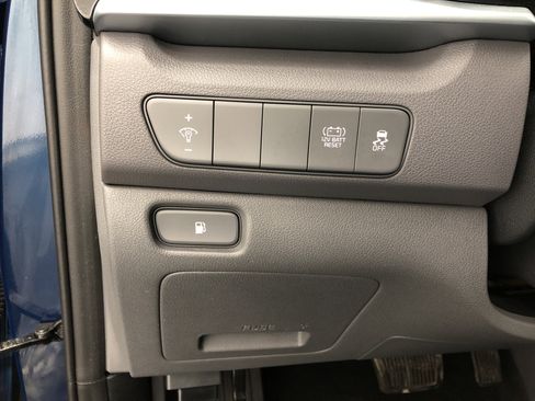 Certified 2022 Kia Niro LX image 16