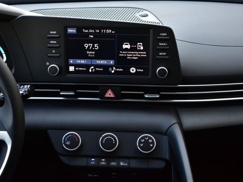 New 2025 Hyundai Elantra SE image 26