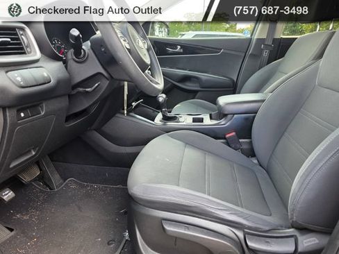 Used 2017 Kia Sorento FWD image 8