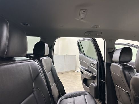 Used 2020 GMC Acadia SLT image 25