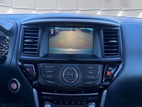 Used 2020 Nissan Pathfinder S image 16