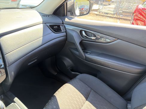 Used 2017 Nissan Rogue S FWD image 24