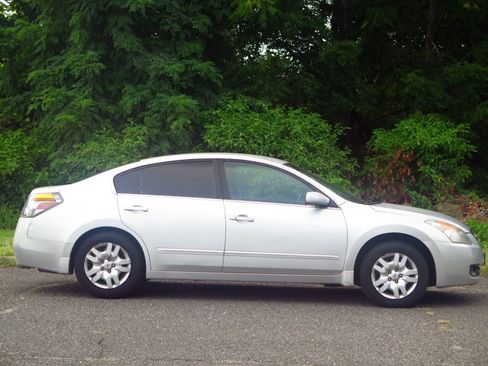 Used 2009 Nissan Altima 2.5 S w/ Emergency Aid Pkg FWD image 5