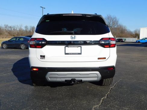 Certified 2025 Honda Pilot TrailSport image 4