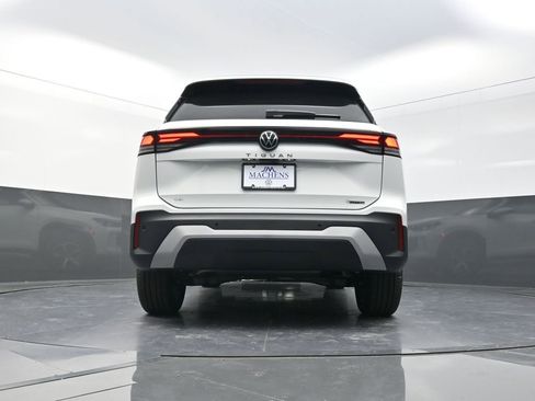New 2026 Volkswagen Tiguan SE AWD/4WD image 26