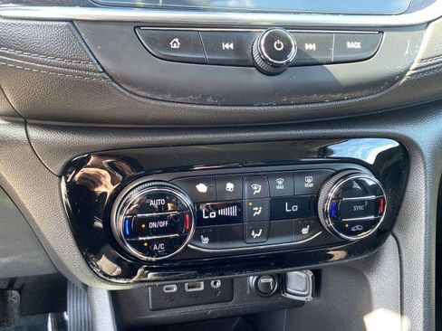 Used 2021 Buick Encore GX Select image 18