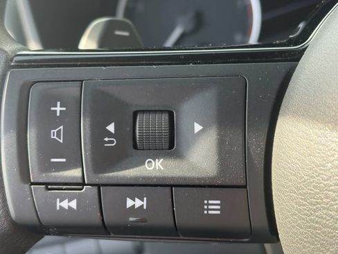 Used 2023 Nissan Rogue SV image 12