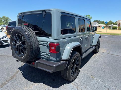 Used 2025 Jeep Wrangler Sahara AWD/4WD image 5