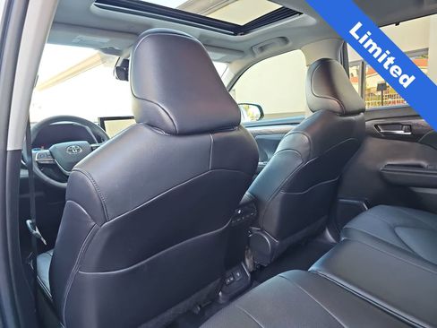 Used 2023 Toyota Highlander Limited image 16