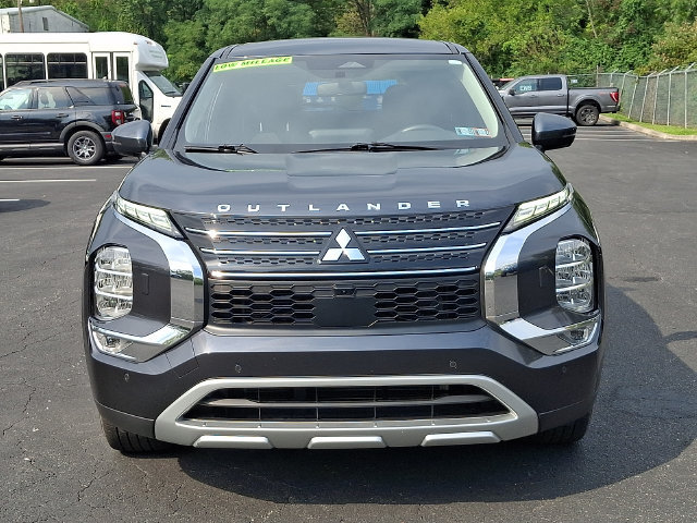Used 2024 Mitsubishi Outlander AWD image 3