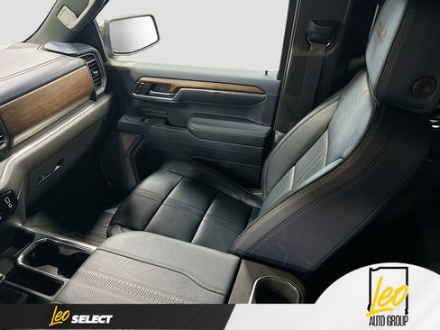 Used 2024 Chevrolet Silverado 1500 High Country w/ High Country Premium Package AWD/4WD image 28