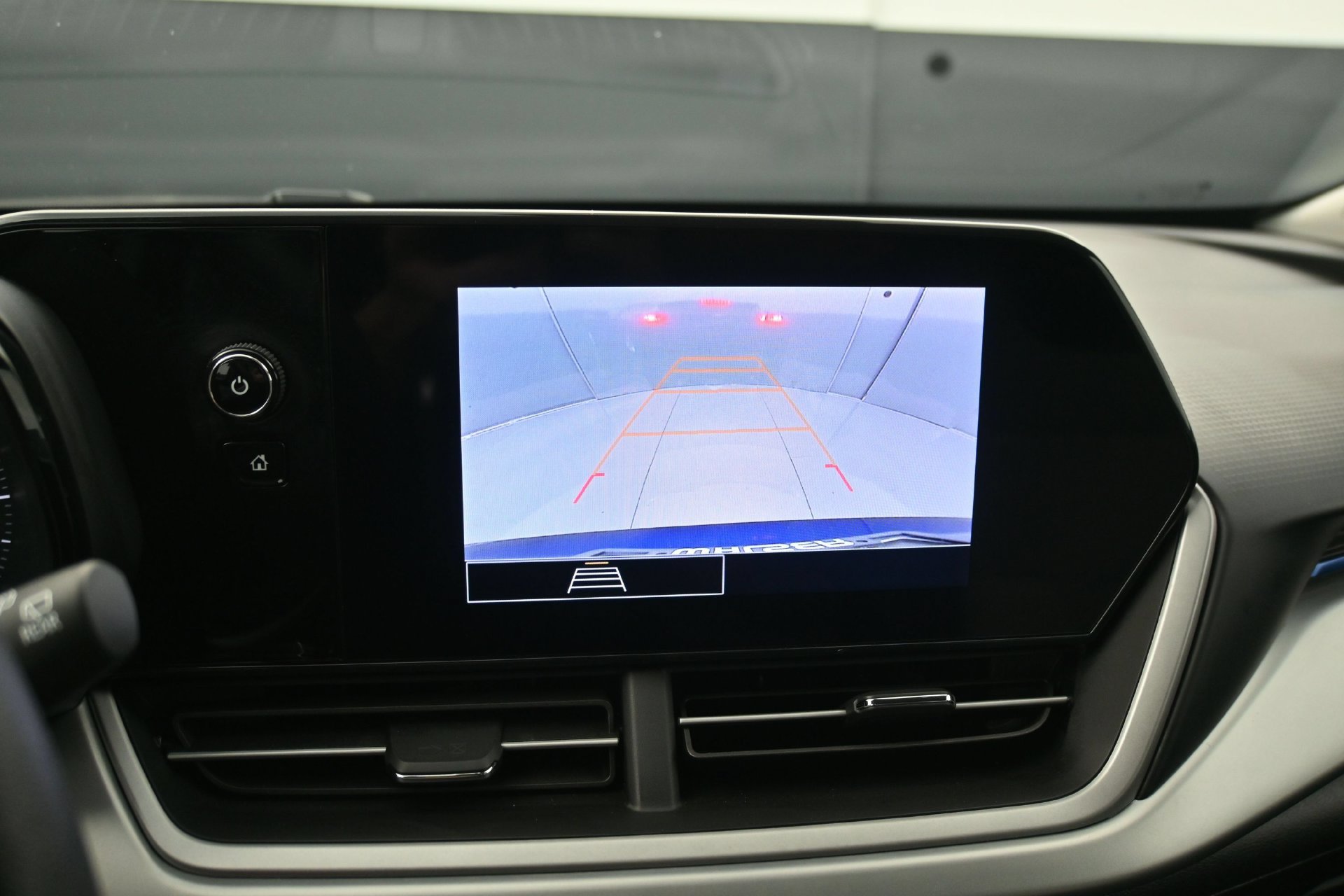 Used 2024 Chevrolet Trax LS w/ LS Convenience Package FWD image 22