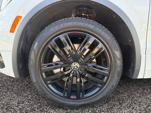 Used 2022 Volkswagen Tiguan SE R-Line AWD/4WD image 9