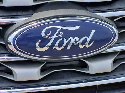 Used 2017 Ford Explorer XLT AWD/4WD image 12