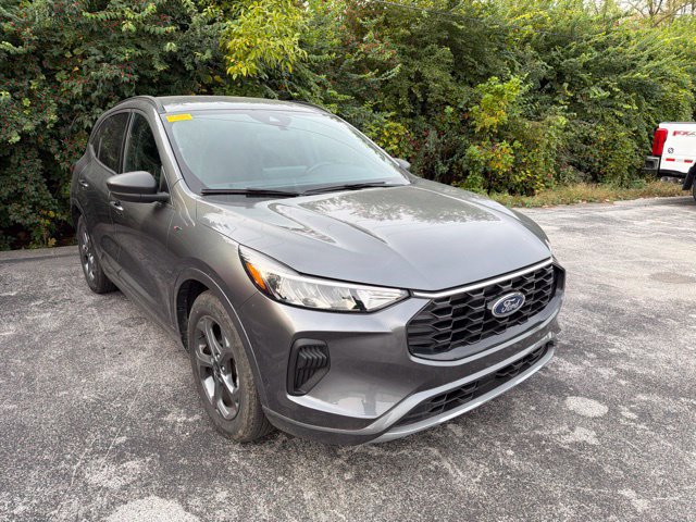 Used 2023 Ford Escape ST-Line w/ Tech Pack #1 FWD image 4