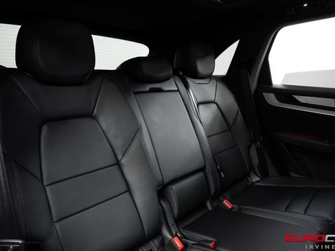Used 2025 Porsche Cayenne AWD/4WD image 37