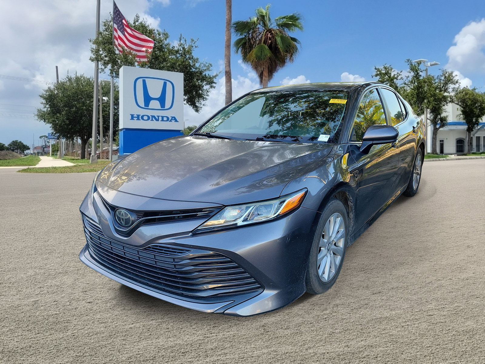 Used 2019 Toyota Camry LE FWD image 4
