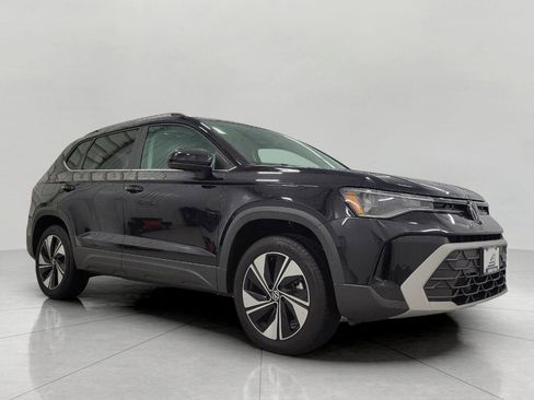 Used 2025 Volkswagen Taos SE AWD/4WD image 1