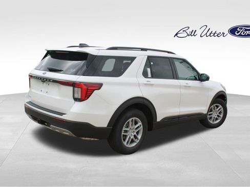 New 2026 Ford Explorer Active RWD image 3