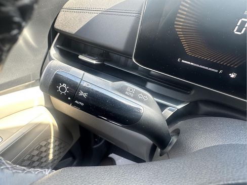 Used 2026 Kia Carnival FWD image 17