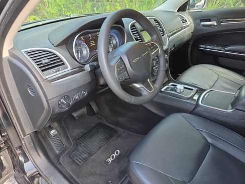 Used 2015 Chrysler 300 Limited RWD image 17