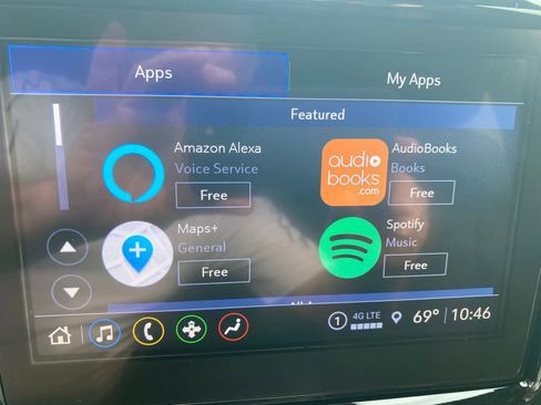 Used 2023 Chevrolet Traverse LT image 14