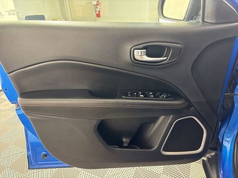 Used 2018 Jeep Compass Limited AWD/4WD image 3
