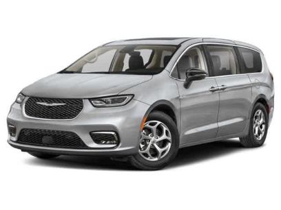 Used 2024 Chrysler Pacifica Limited w/ Uconnect Theater Family Group