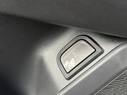 Used 2026 Chevrolet Equinox RS w/ LPO, Floor Liner Package FWD image 44