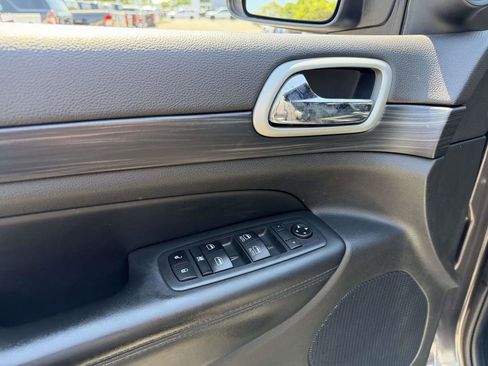 Certified 2020 Jeep Grand Cherokee Laredo w/ Quick Order Package 2BN North AWD/4WD image 27