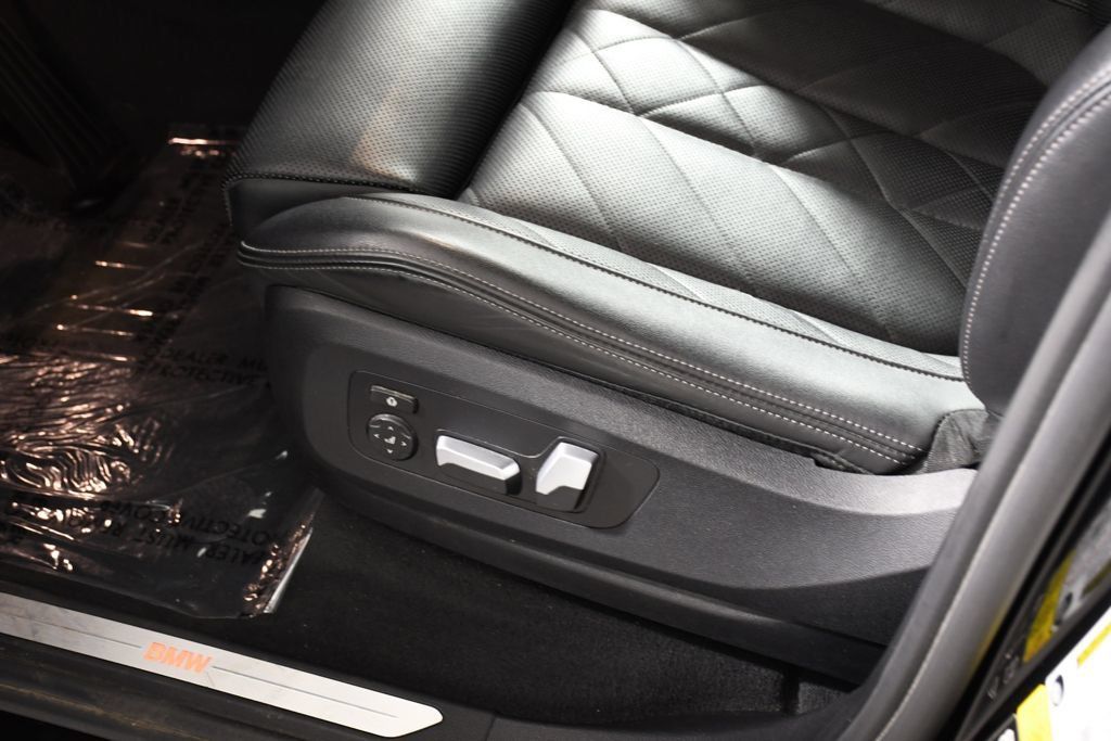 Used 2023 BMW X5 xDrive40i AWD/4WD image 16