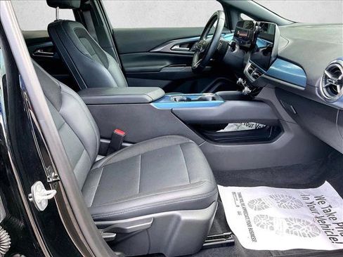 Certified 2024 Chevrolet Equinox EV LT FWD image 9