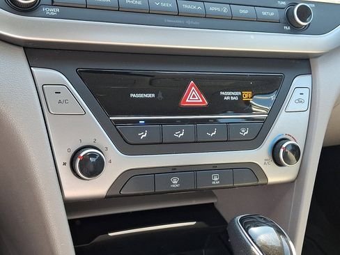 Used 2018 Hyundai Elantra SEL FWD image 15