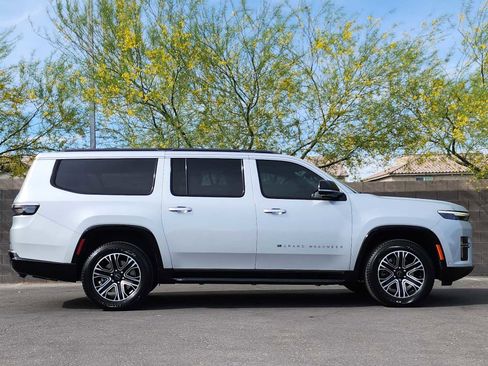 New 2026 Jeep Grand Wagoneer L 4WD w/ Premium Group I image 7