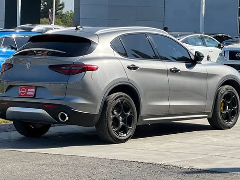 Used 2018 Alfa Romeo Stelvio image 3