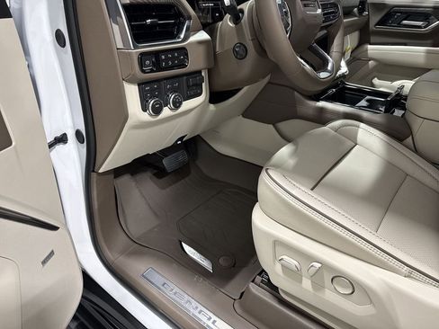 New 2026 GMC Yukon XL Denali w/ Denali Reserve Package AWD/4WD image 10