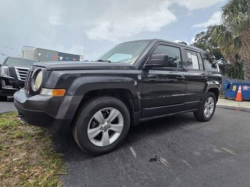Used 2011 Jeep Patriot Latitude AWD/4WD image 3