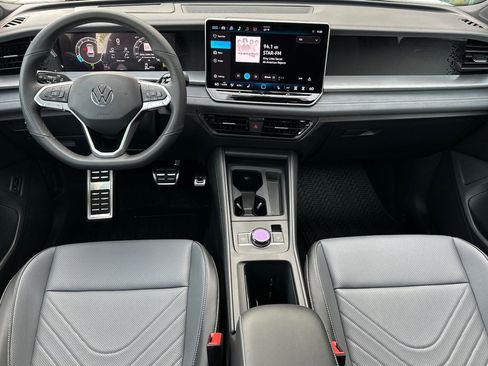 New 2026 Volkswagen Tiguan SE R-Line FWD image 11