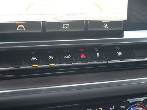 Used 2023 GMC Sierra 1500 SLT image 27