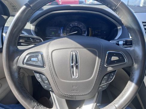Used 2017 Lincoln MKZ Premiere image 11