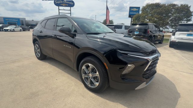 Used 2024 Chevrolet Blazer LT w/ Convenience Package FWD image 2