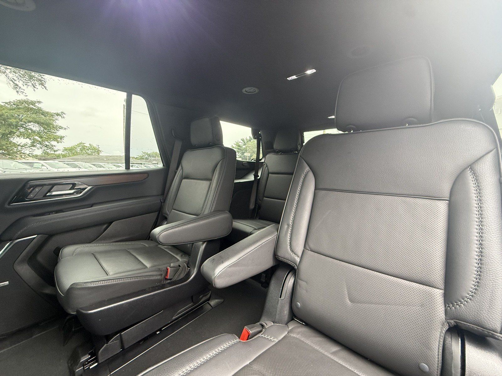 Used 2025 GMC Yukon Denali AWD/4WD image 23